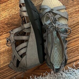 Chic Gray Wedge Sandals by Boutique